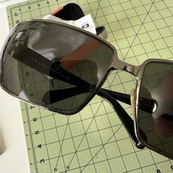 Prada authentic designer sunglasses unisex - Picture 3 of 10